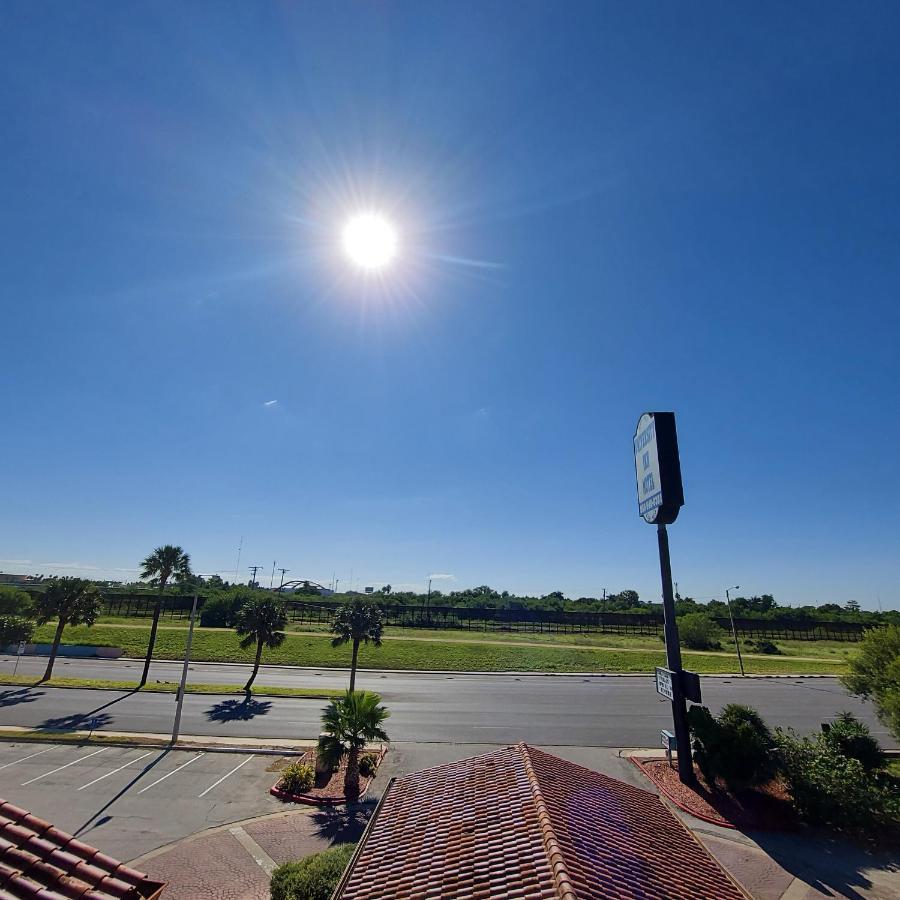 University Inn & Suites บราวน์สวิลล์ ภายนอก รูปภาพ