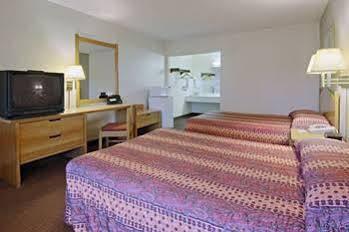 University Inn & Suites บราวน์สวิลล์ ภายนอก รูปภาพ